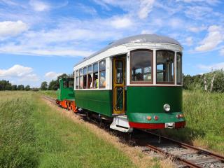Lisbon-tram-being-hauled-by-one-of-the-Schomas.-Photo-by-Sjors-van-Dongen